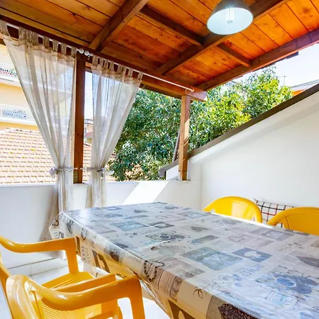 La Riviera Apartment