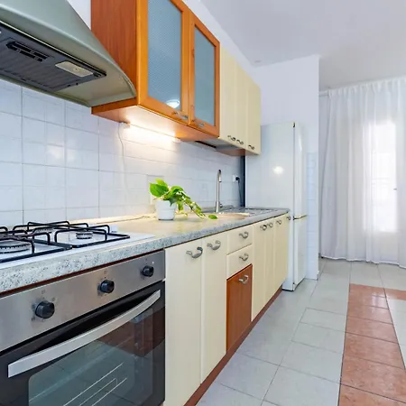 La Riviera Apartment *